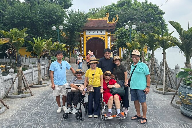Hanoi: Old Quarter and French Quarter Walking Food Tour - Food and Dinner: From Pho and Bun Cha to Street Snacks