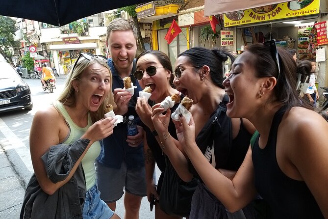 Hanoi Old Quarter Walking Street Food Tour - Drinks and the Sidewalk Reality