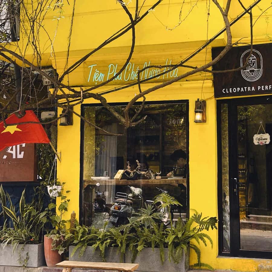 Hanoi: Perfume Making Workshop by Cleopatra Perfume - What you do during the workshop: science, then mixing