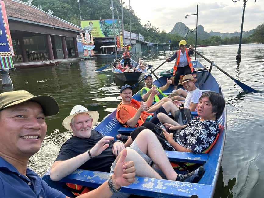 Hanoi: Perfume Pagoda - Yen Stream Boat Ride, Lunch & Cave - The Trek to Huong Tich Cave (2.5 km) and the Climb to Huong Tich Pagoda