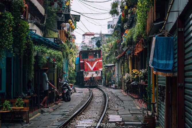 Hanoi Private Day Tour: Hidden Gems, Hoa Lo Prison, Train Street - Hoa Lo Prison: A Tough Stop That Helps You Understand the City