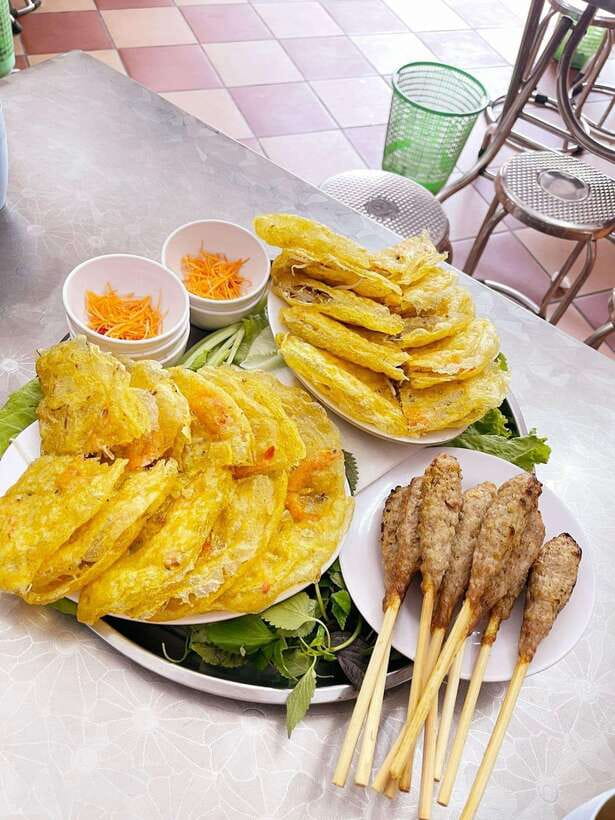 Hanoi: Private Motorbike Tour with Highlight Local Food - Food That Actually Follows the Route: Banh Cuon, Pho Roll, and More
