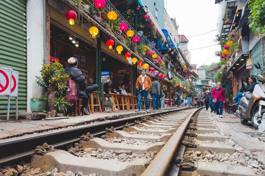Hanoi: Private Old Quarter Walking Tour with Train Street - Train Street: coffee and photos on tracks built over a century ago
