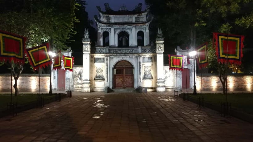 Hanoi: Private Tour with a Local Guide - Comfort in Hanoi: rain, heat, and stairs (the honest part)