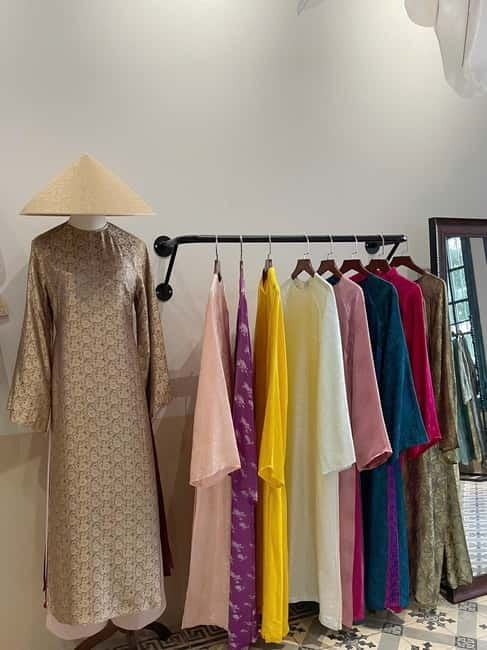 Hanoi: Rent a Traditional Ao Dai & Photo Walk in Old Quarter - The heritage house photo session: angles, corners, and real variety
