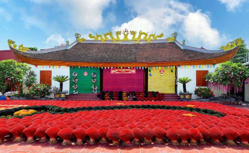 Hanoi's artisan trail:Incense Village,Hat,Lacquer & Train St - Quang Phu Cau incense village: color-bundle photos and a full production view
