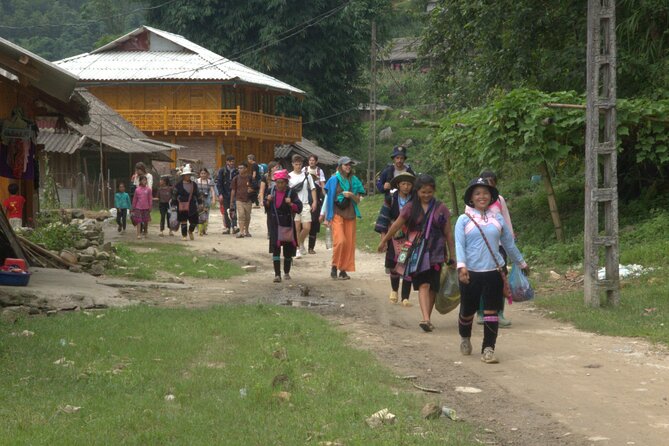 Hanoi - Sapa 3 Day 2 Night Trekking With Hotel & Homestay - Day Two: Lao Chai and Ta Van Through Rice-Terrace Country
