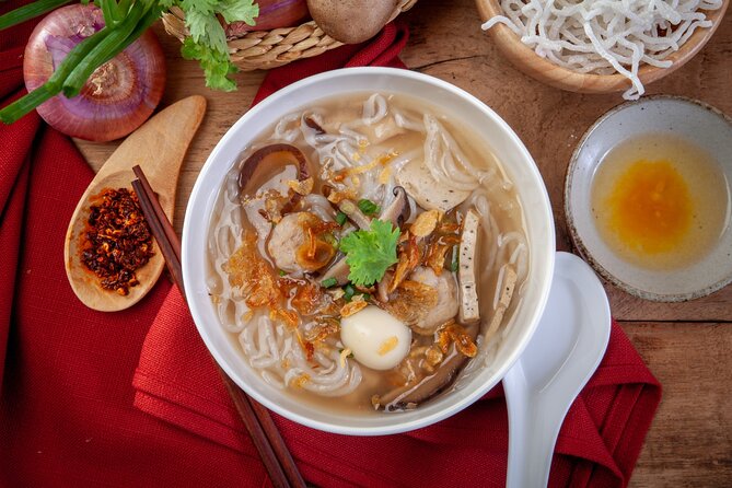 Hanoi Street Eats Evening Small Group Tour - Why Hanoi street food tastes better when you go at night