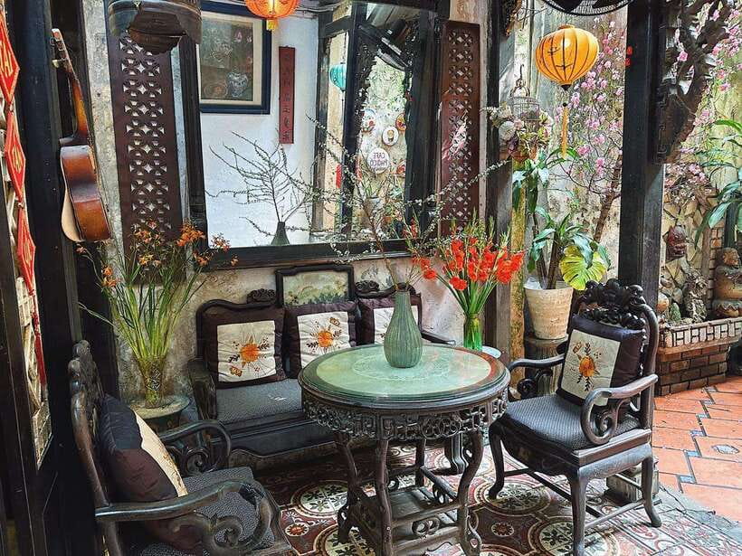 Hanoi Street Food, Coffee Tastings, Alleys Walking Tour - Starting near The Body Shop: Bánh mì to get your bearings fast