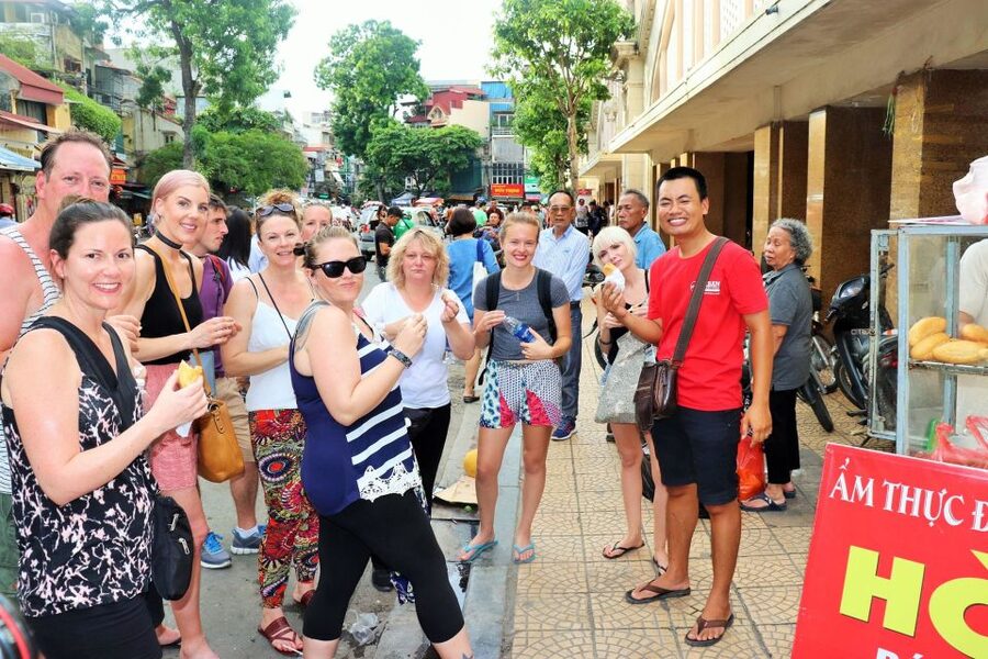 Hanoi: Street Food Experience with 5 Food Stops - Bun Cha and Nem Chua: Two Northern Staples, One Taste Order