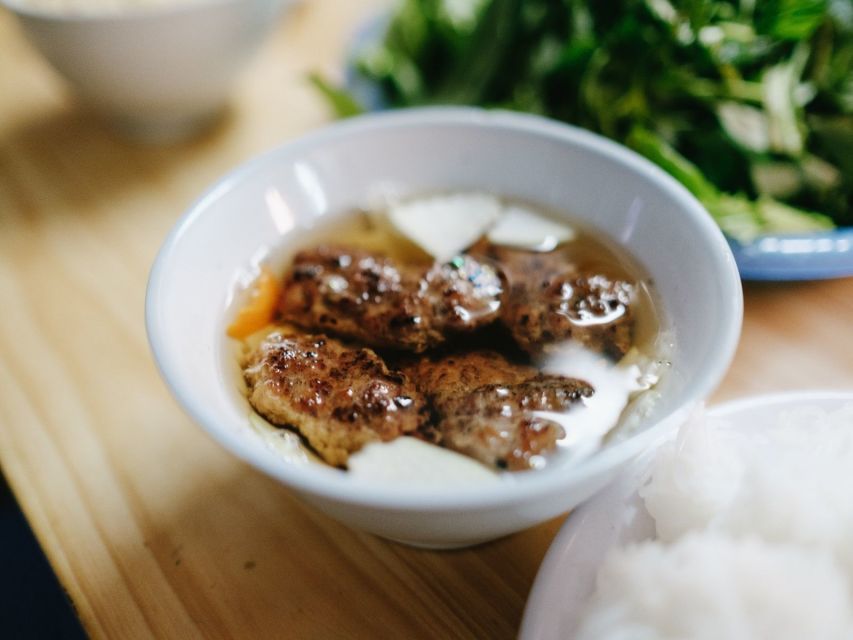 Hanoi: Street Food Experience with 5 Food Stops - Guides and Group Size: Why Small Feels Better in the Old Quarter