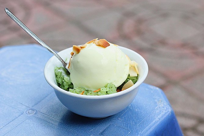 Hanoi Street Food: Small Group Walking Tour with Real Foodie - Walking Logistics: Wear Comfortable Shoes and Build an Appetite