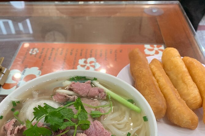 Hanoi Street Food Tour and Hang Out - Phố Hàng Cá banh mi stop: the one with the wait