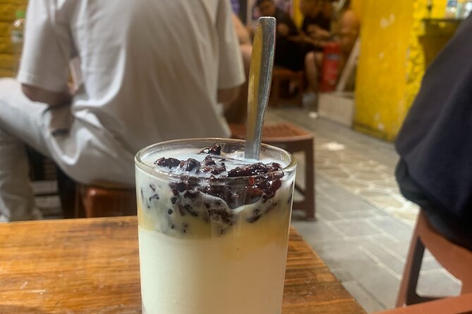 Hanoi Street Food Tour and Hang Out - Phố Hàng Cân dessert: your Hanoi-style sweet finish