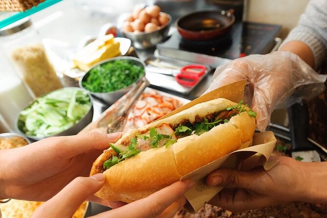Hanoi Street Food Tour with Small Group and Expert Local Guide - Small-group pacing: how it stays friendly, not frantic