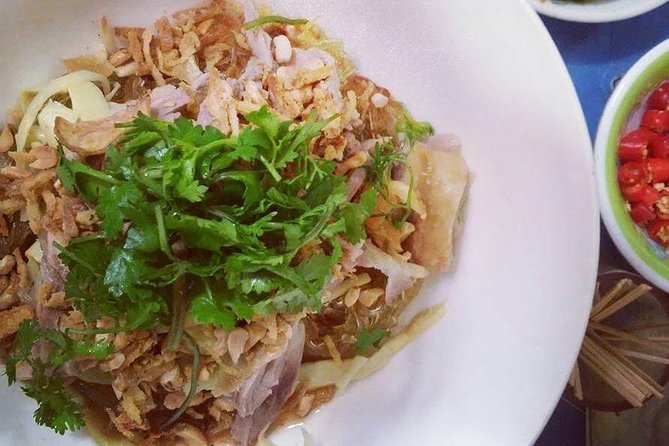 Hanoi Street Food Tour with Train Street Visit - Meeting at 38 P. Bát Sứ: easy start, less wandering