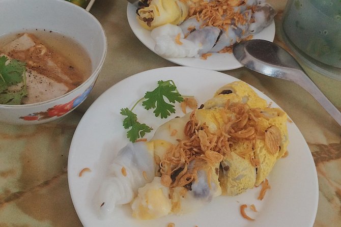 Hanoi Street Food Tour with Train Street Visit - The 3-hour walking pace: eat first, then look around