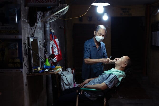 Hanoi Street Photography in a Vintage Community - How guides like Mike, Son, and James shape the results