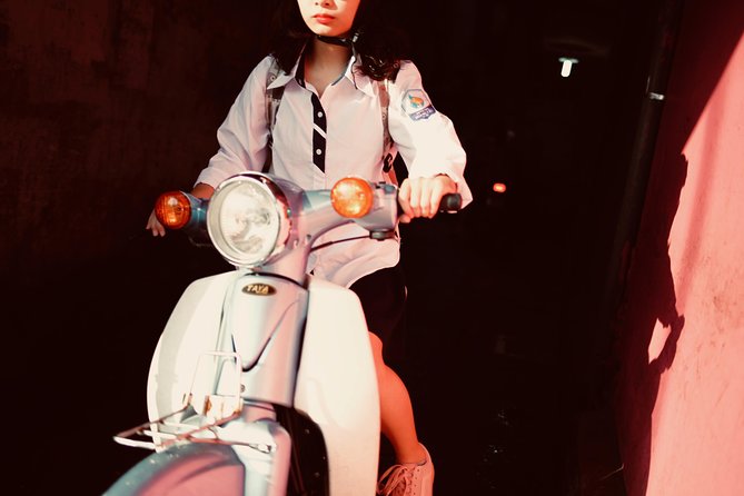 Hanoi Street Photography with a Pro – Phone & Camera - The first shooting round at the local market: color, motion, and choices