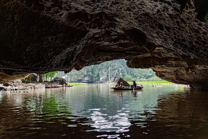 Hanoi to Ninh Binh Day Trip: Mua Cave, Trang An Boat Ride - Lunch - Lunch in the Middle of the Day: Included Local Buffet Energy