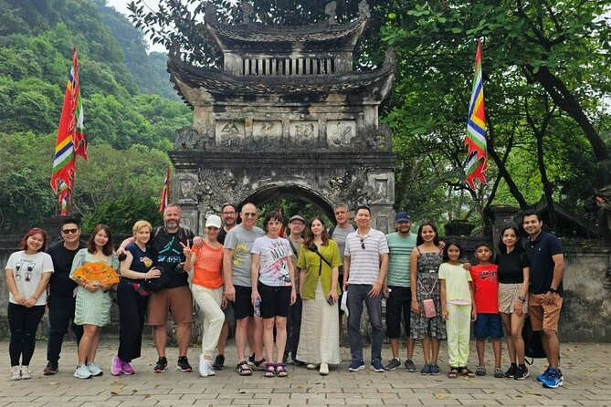 Hanoi to Ninh Binh: Hoa Lu, Trang An Boat & Mua Cave Day Tour - Lunch in Ninh Binh: Goat Meat Buffet Plus Vegetarian Options