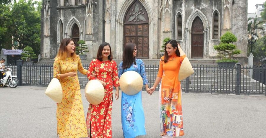 Hanoi: Traditional Ao Dai Dress and Non La Hat Rental - Where to meet: 38 Bat Su Street, then it’s dressing time