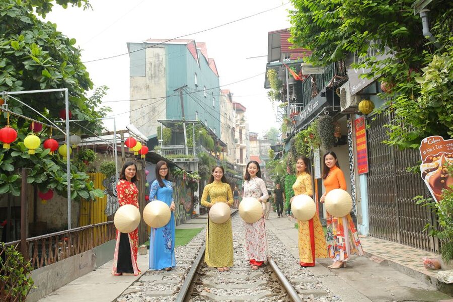 Hanoi: Traditional Ao Dai Dress and Non La Hat Rental - Time it right: how to use the 24 hours effectively