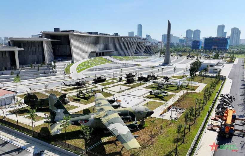 Hanoi: Vietnam Military History Museum & Landmarks Tour - Choosing your second stop: pick the mood you want