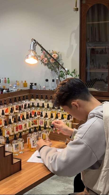 Hanoi: Vietnam Scents Perfumery Class - Building a professional formula (not just mixing vibes)