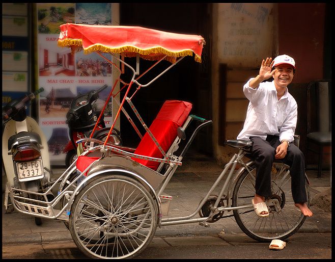 Hanoi Walking Street Food Tour & Cyclo Ride - Starter stop: spring rolls, pillow cakes, and Bun Cha