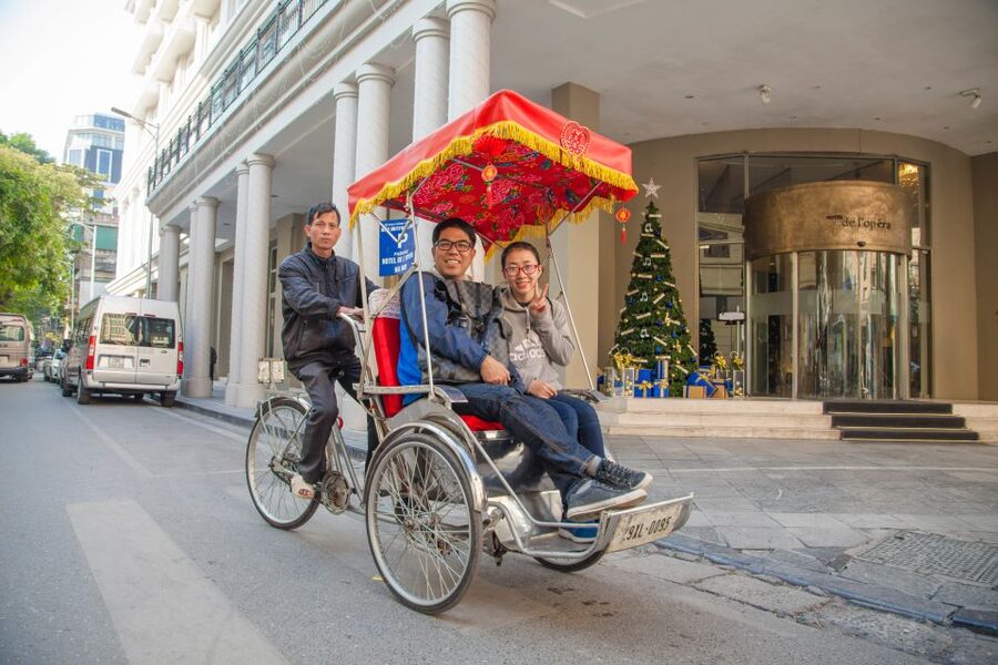 Hanoi Walking Street Food Tour & Cyclo Ride - Bánh mì stop: learning why the pate sandwich is a big deal
