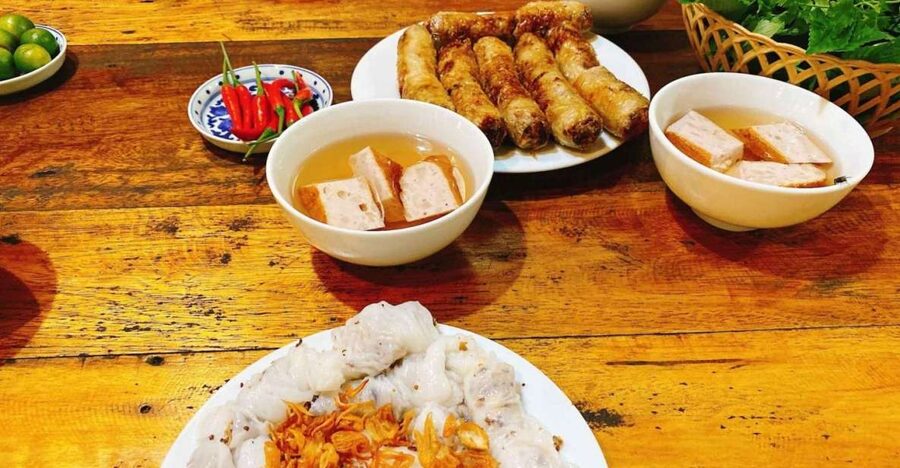 Hanoi: Walking Street Food Tour & Train Street w/Local Guide - Dessert + Coffee Stop: Fruit with Crushed Ice and Egg Coffee