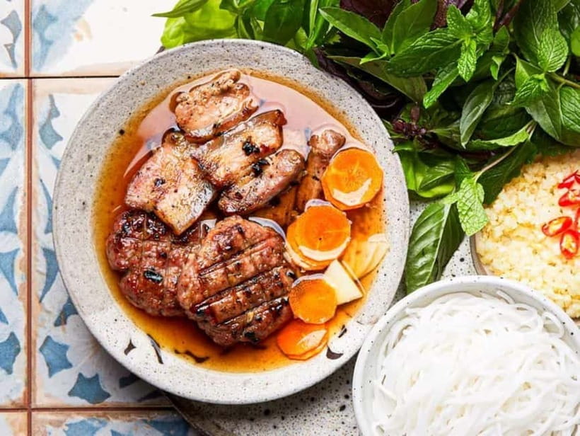 Hanoi: Walking Street Food & Train Street Culture Tour - Why a Hanoi street food walk works so well (especially early)