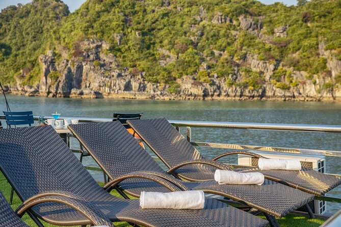Hera Luxury Day Cruise Full Day Explore Lan Ha Bay - Small touches: umbrellas in rain and staff that handles the day well