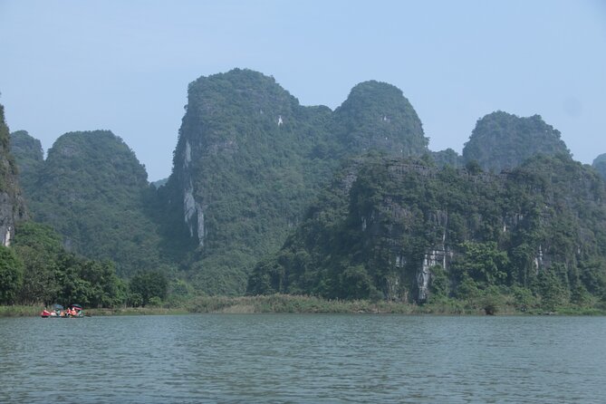 Hidden Ninh Binh Luxury Full Day Group Tour (Tam Coc - Hoa Lu) - Tam Coc Family Home Visit: The Local Moment That Doesn’t Feel Like a Show