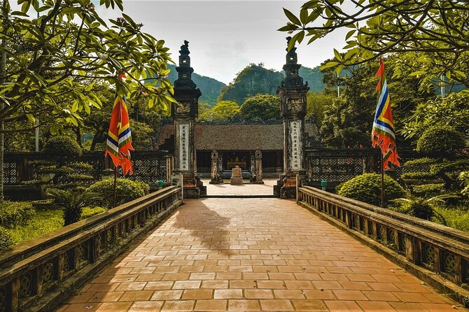 Hidden Ninh Binh Luxury Full Day Group Tour (Tam Coc - Hoa Lu) - Hoa Lu Temples: A Small Stop With Big Atmosphere