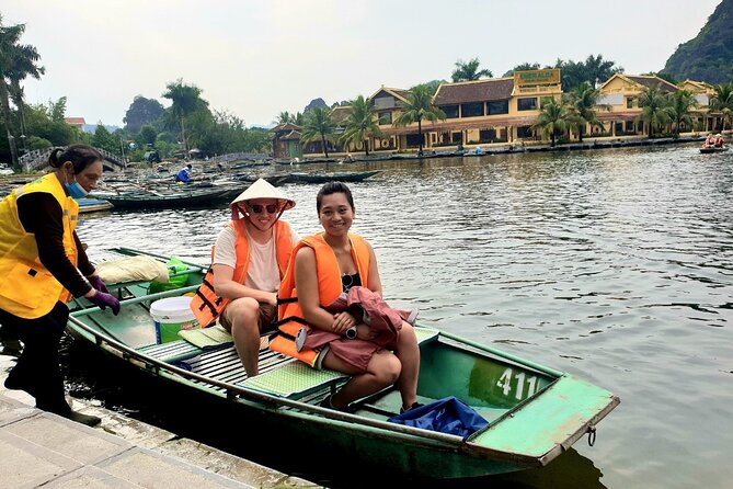 Highlight Ninh Binh Full Day Tour Tam Coc Boat, Mua Cave, Hoa Lu - Lunch buffet: why it’s included (and how to eat smart on a long day)