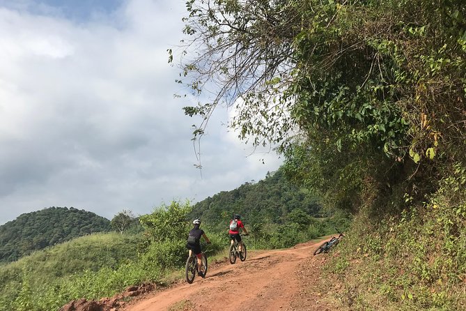 Hoa Binh Electric Mountain Bike Tour from Hanoi - From Hanoi to Hòa Bình: the car ride that sets up the day