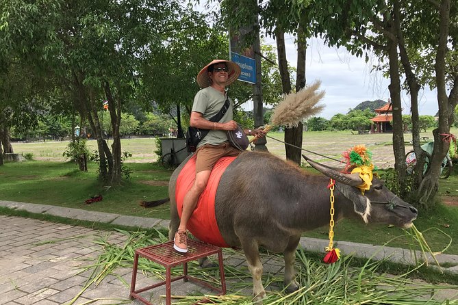 Hoa Lu - Mua Cave - Tam Coc/Trang An - DELUXE Small Group Tour - Trang An vs. Tam Coc: how the boat ride shapes the whole experience