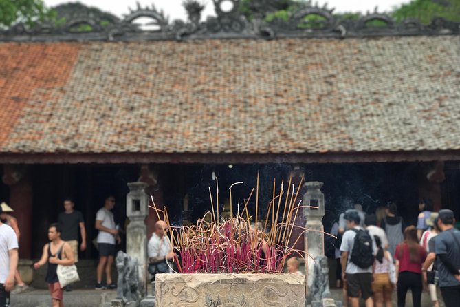 Hoa Lu - Mua Cave - Tam Coc/Trang An - DELUXE Small Group Tour - Lunch in Ninh Bình: set menu, local restaurant, plan your pace