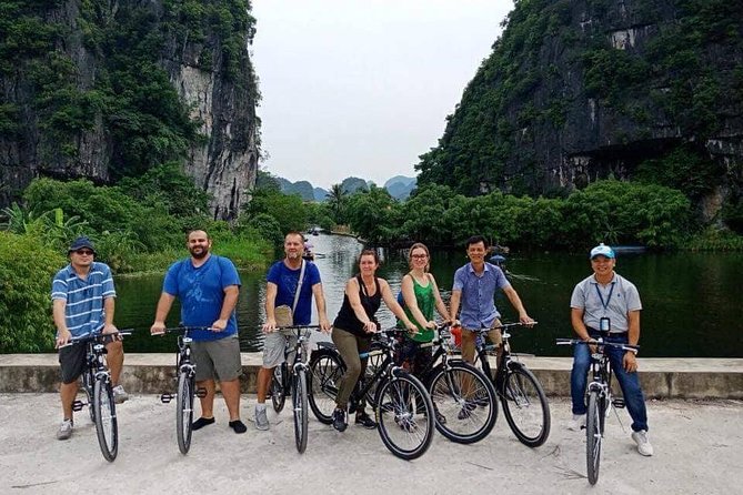 Hoa Lu - Tam Coc boat Trip and Mua Cave - Hang Múa / Mua Cave: stairs, sweat, and the viewpoint payoff