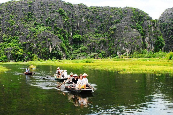 Hoa Lu - Tam Coc boat Trip and Mua Cave - How the tour handles timing, guides, and group pressure