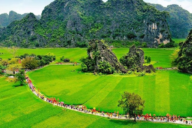 Hoa Lu Tam Coc Full-Day DELUXE Tour Including BUFFET LUNCH & River Boat Ride - The Hanoi pickup and the reality of travel time