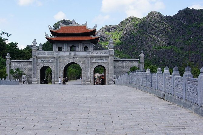 Hoa Lu Tam Coc Full Day Tour: Small Group Tour & Buffet Lunch - What’s Included (and What You’ll Pay Separately)