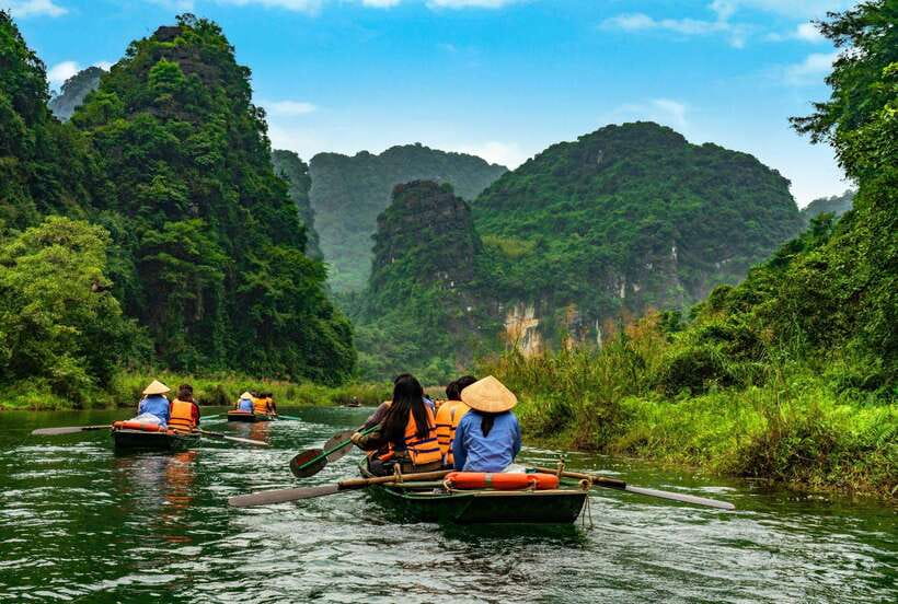 Hoa Lu, Tam Coc, & Mua Cave Day Trip with Lunch & Limousine - Leaving Hanoi: how the limousine setup changes the vibe