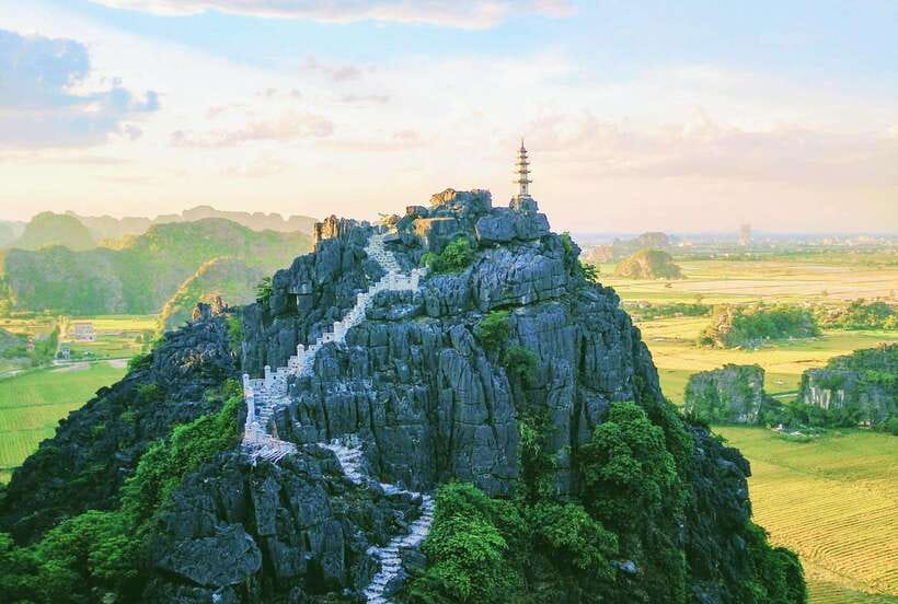 Hoa Lu, Tam Coc, & Mua Cave Day Trip with Lunch & Limousine - Tam Coc by boat: where the karst scenery does the talking