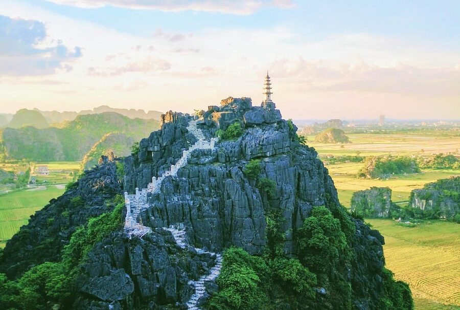 Hoa Lu, Tam Coc, & Mua Cave Day Trip with Lunch & Limousine - Getting real value for $45: what you’re paying for