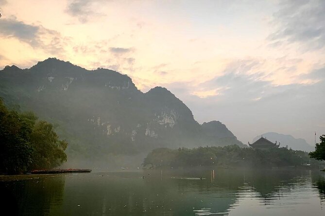 Hoa Lu - Tam Coc - Mua Cave Full Day - LIMOUSINE - The ride to Bich Dong Pagoda: fun biking, plus a workout