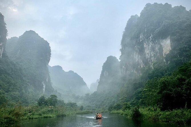 Hoa Lu - Tam Coc - Mua Cave Full Day - LIMOUSINE - Mua Cave: the climb that earns its reputation