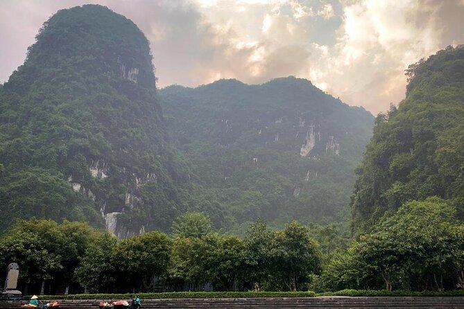 Hoa Lu - Tam Coc - Mua Cave Full Day - LIMOUSINE - Limo day-trip value: what you’re paying for